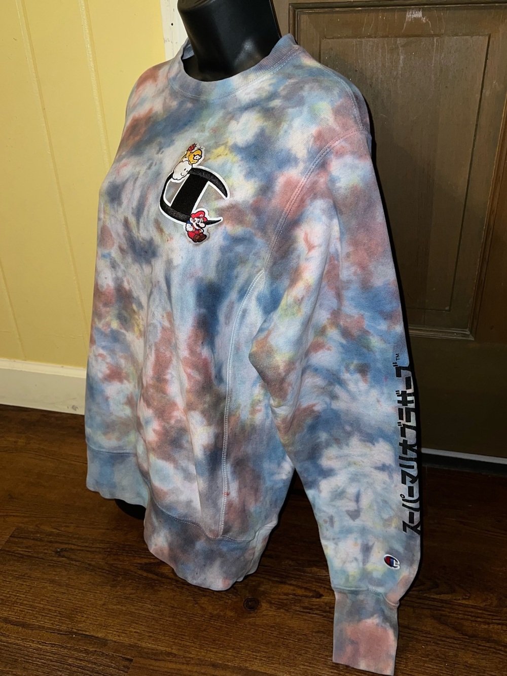 Champion Nintendo Super Mario Bros Tie Dye Reverse Weave Sweatshirt Size S - Picture 7 of 10